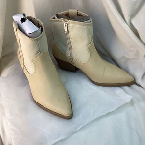 Elegant Beige Ankle Booties